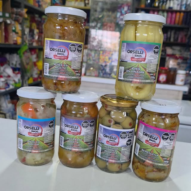 Variedad de encurtidos Orselli Hnos.